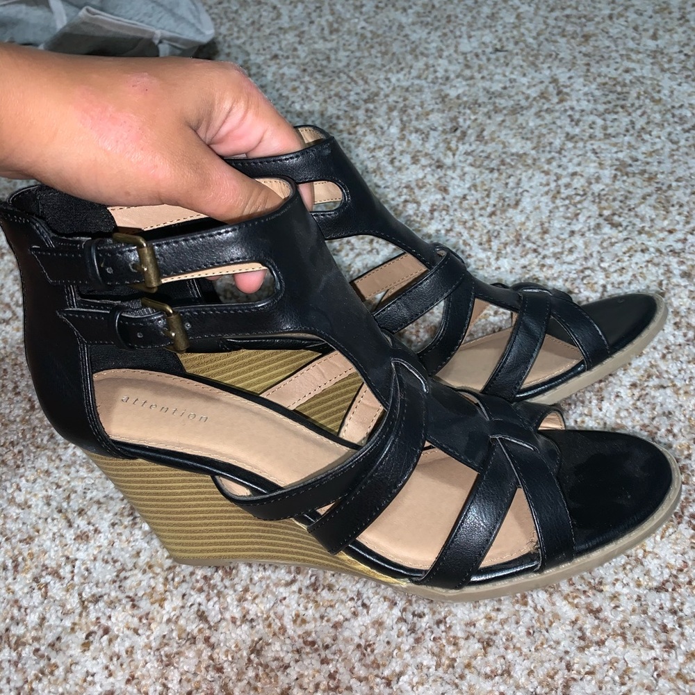 Black wedges
